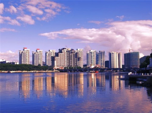 五香居麻辣办加盟店开在哪里生意好，投资中式快餐加盟店一个月能赚多少钱